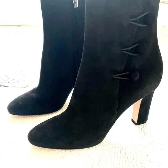 NEW- Gianvito Rossi black suede bootie,